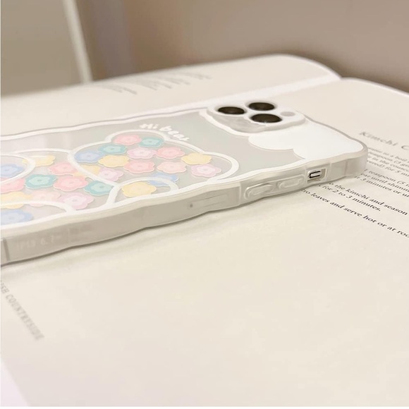 iPhone 11 Pro Max Flower Bear Case - Picture 4 of 6
